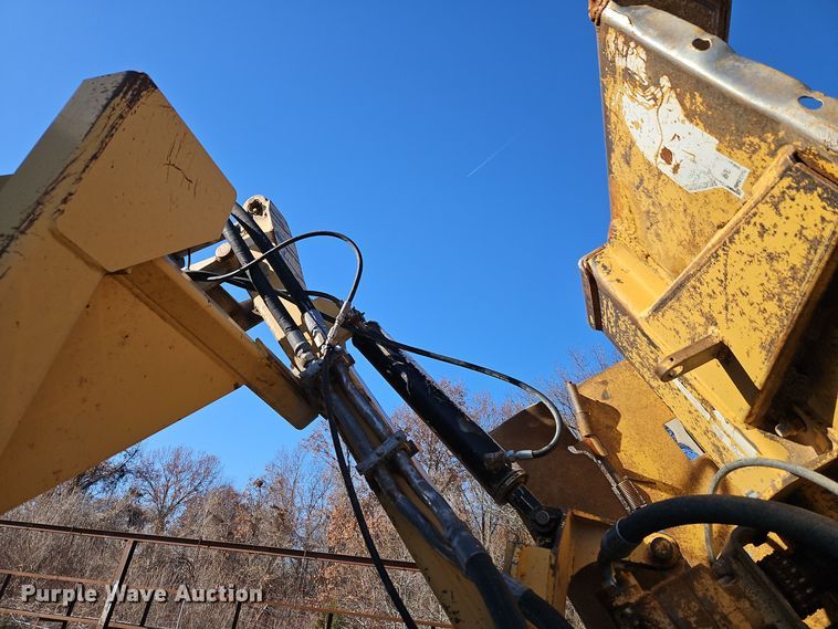 image for item EI8599 2013 John Deere 6115R MFWD tractor