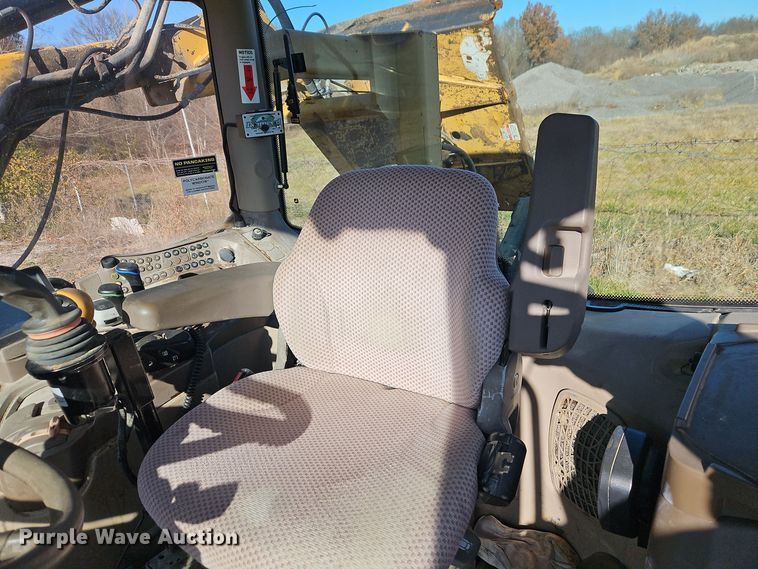 image for item EI8599 2013 John Deere 6115R MFWD tractor