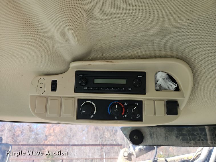 image for item EI8599 2013 John Deere 6115R MFWD tractor