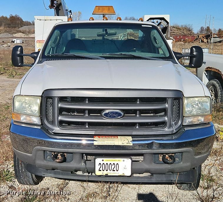image for item EI8600 2004 Ford F550 Super Duty XL utility / service truck