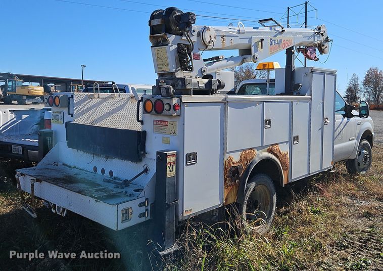 image for item EI8600 2004 Ford F550 Super Duty XL utility / service truck