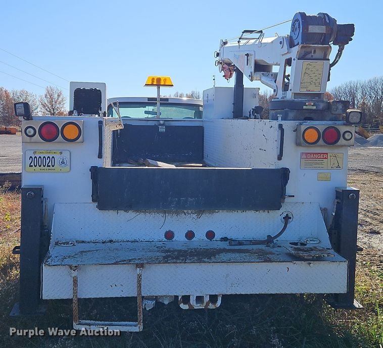 image for item EI8600 2004 Ford F550 Super Duty XL utility / service truck