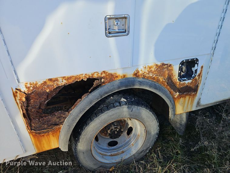 image for item EI8600 2004 Ford F550 Super Duty XL utility / service truck