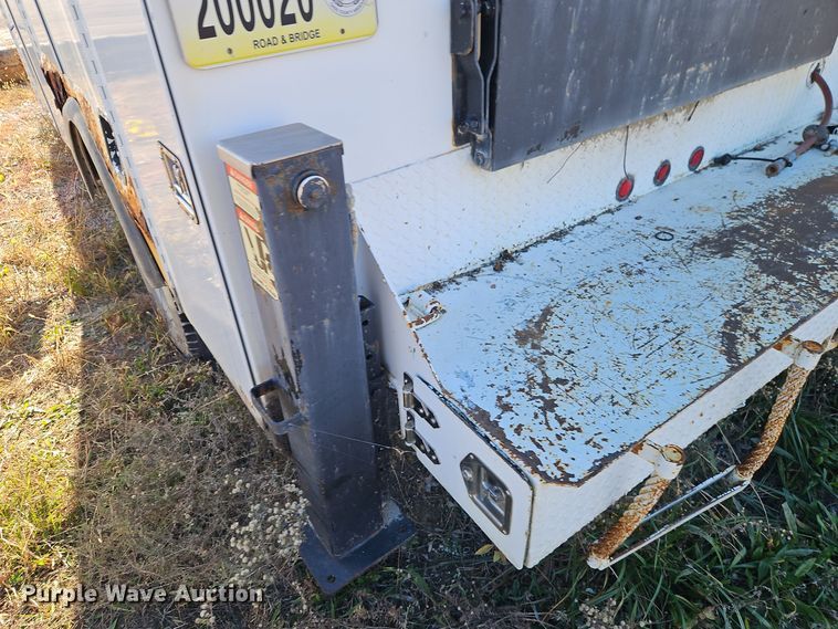 image for item EI8600 2004 Ford F550 Super Duty XL utility / service truck