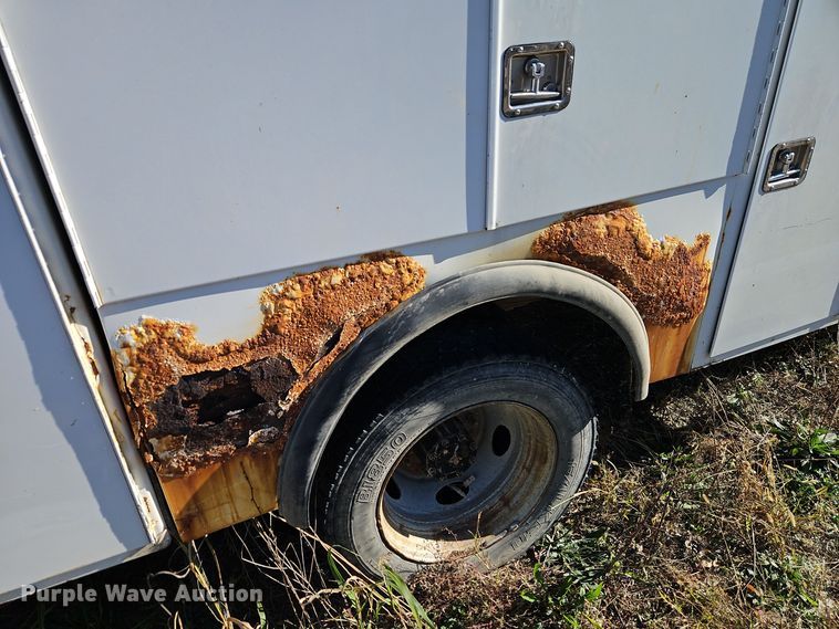 image for item EI8600 2004 Ford F550 Super Duty XL utility / service truck