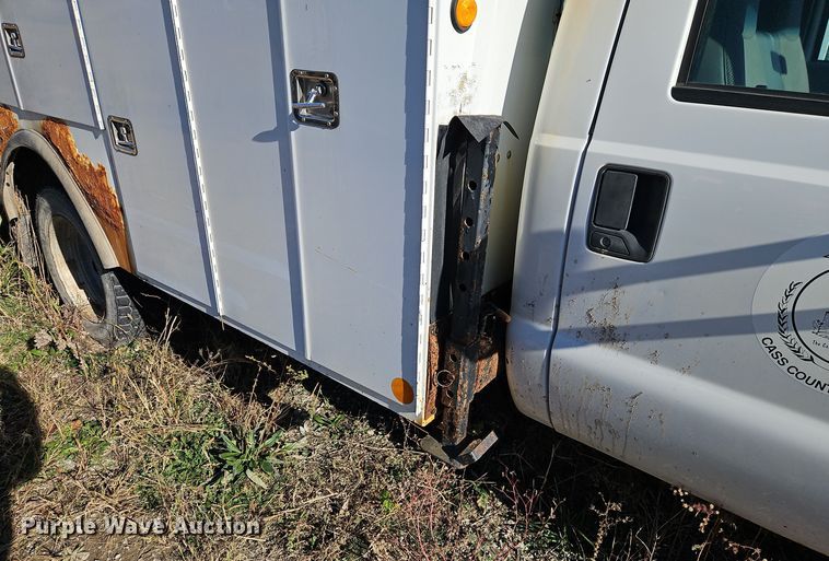 image for item EI8600 2004 Ford F550 Super Duty XL utility / service truck