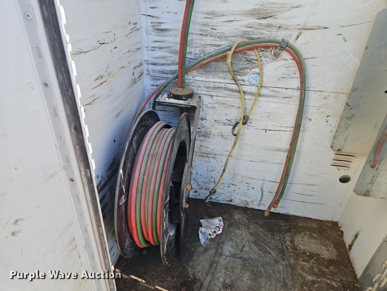 image for item EI8600 2004 Ford F550 Super Duty XL utility / service truck