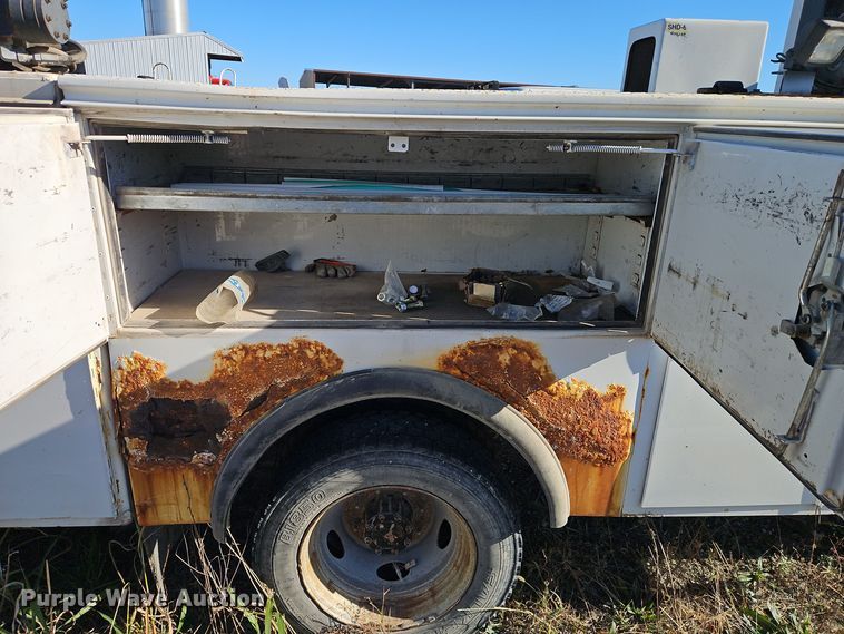 image for item EI8600 2004 Ford F550 Super Duty XL utility / service truck