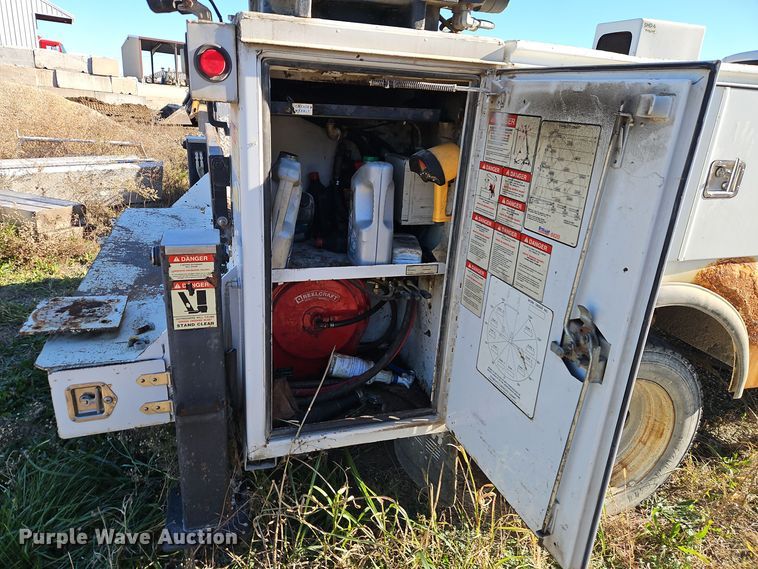 image for item EI8600 2004 Ford F550 Super Duty XL utility / service truck