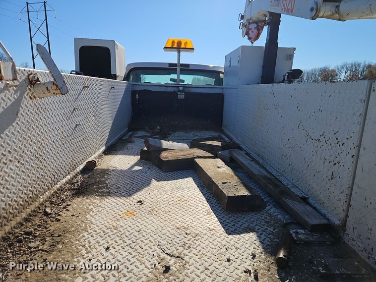 image for item EI8600 2004 Ford F550 Super Duty XL utility / service truck