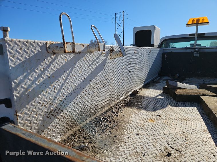 image for item EI8600 2004 Ford F550 Super Duty XL utility / service truck