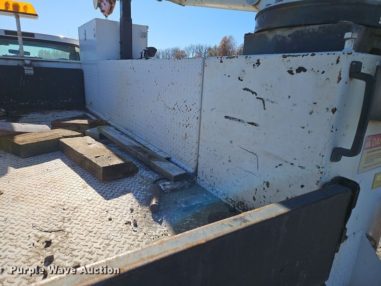 image for item EI8600 2004 Ford F550 Super Duty XL utility / service truck