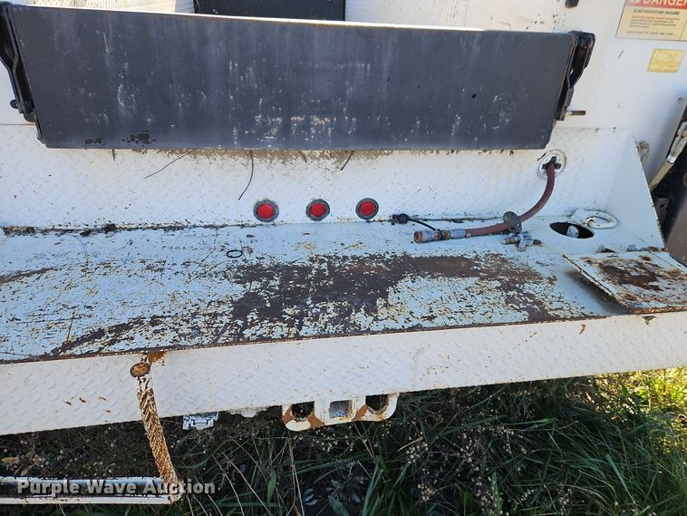 image for item EI8600 2004 Ford F550 Super Duty XL utility / service truck