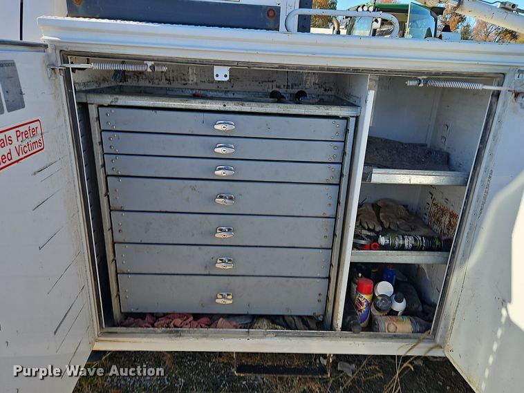 image for item EI8600 2004 Ford F550 Super Duty XL utility / service truck