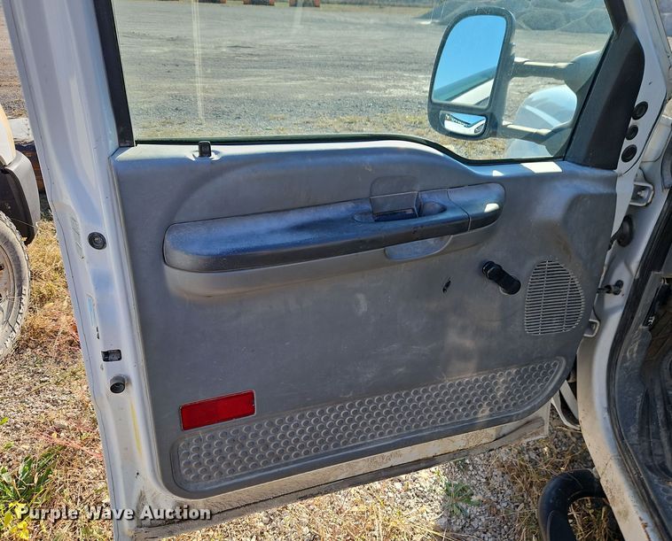 image for item EI8600 2004 Ford F550 Super Duty XL utility / service truck