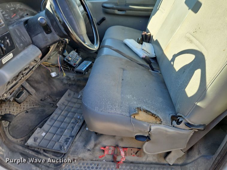 image for item EI8600 2004 Ford F550 Super Duty XL utility / service truck