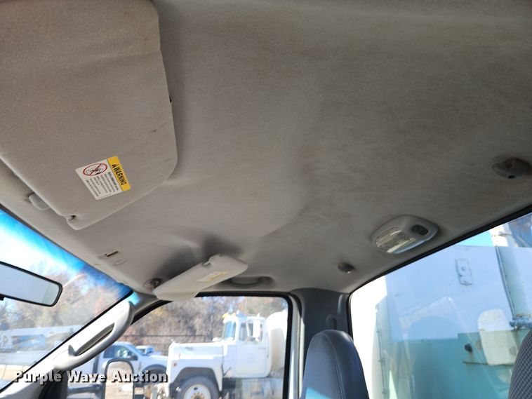 image for item EI8600 2004 Ford F550 Super Duty XL utility / service truck