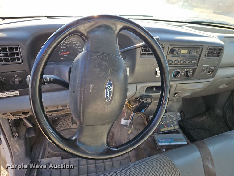 image for item EI8600 2004 Ford F550 Super Duty XL utility / service truck