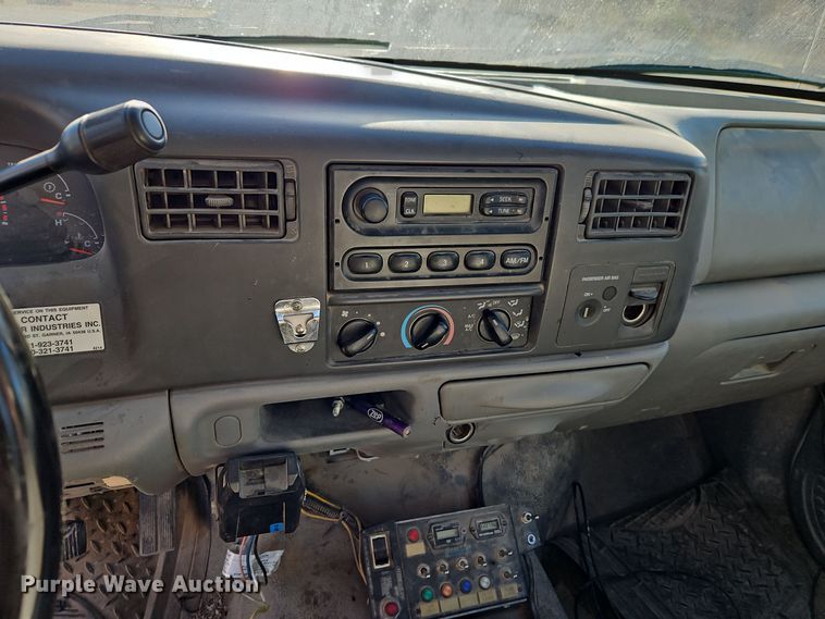 image for item EI8600 2004 Ford F550 Super Duty XL utility / service truck