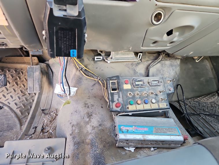 image for item EI8600 2004 Ford F550 Super Duty XL utility / service truck