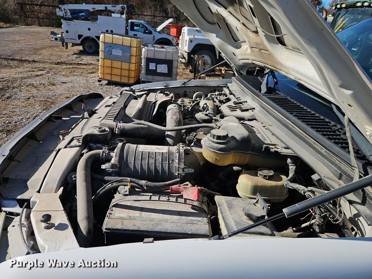 image for item EI8600 2004 Ford F550 Super Duty XL utility / service truck