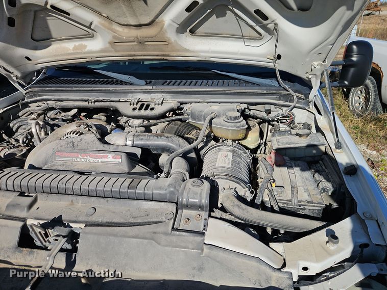 image for item EI8600 2004 Ford F550 Super Duty XL utility / service truck