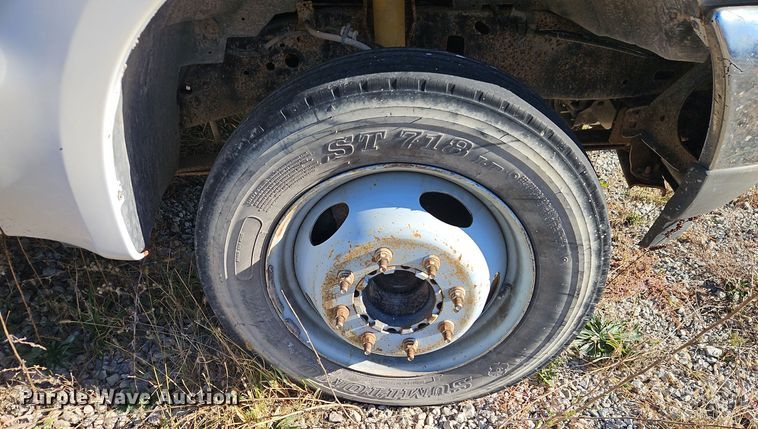 image for item EI8600 2004 Ford F550 Super Duty XL utility / service truck