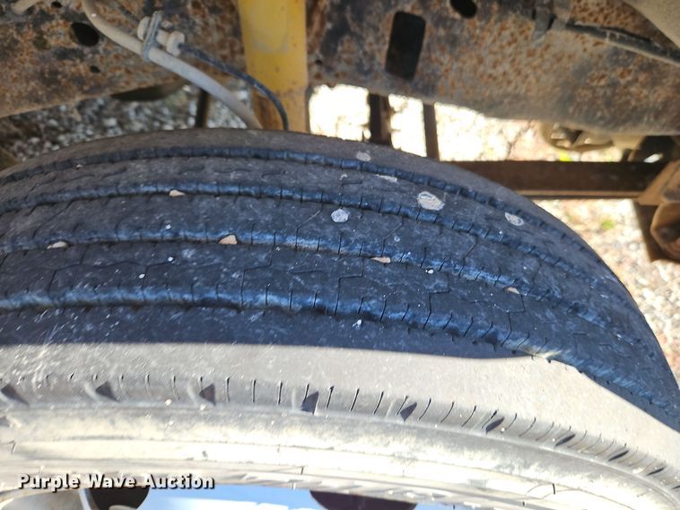 image for item EI8600 2004 Ford F550 Super Duty XL utility / service truck