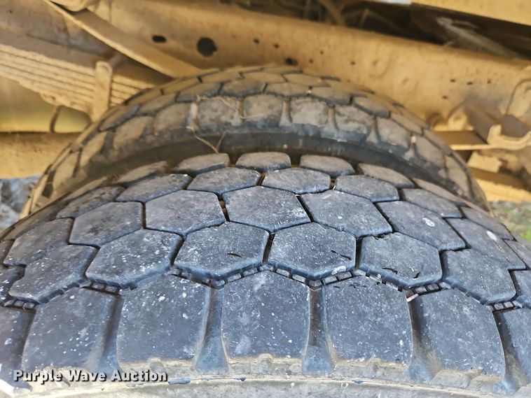 image for item EI8600 2004 Ford F550 Super Duty XL utility / service truck