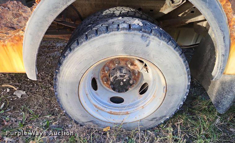 image for item EI8600 2004 Ford F550 Super Duty XL utility / service truck