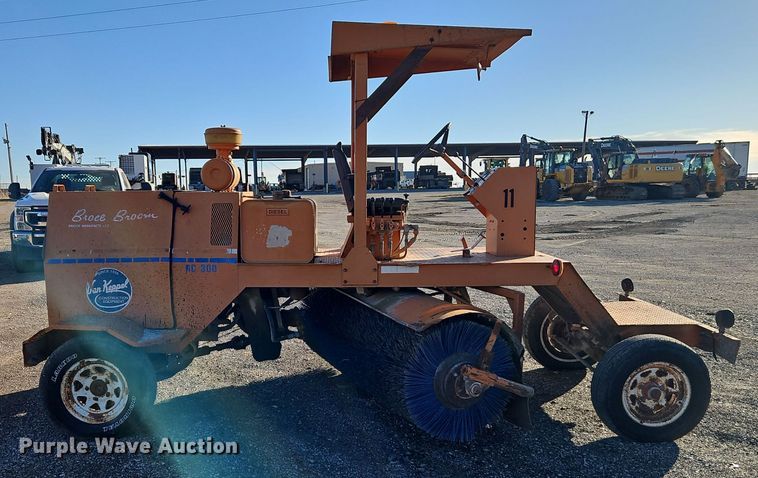 image for item EI8735 Broce RC300 broom