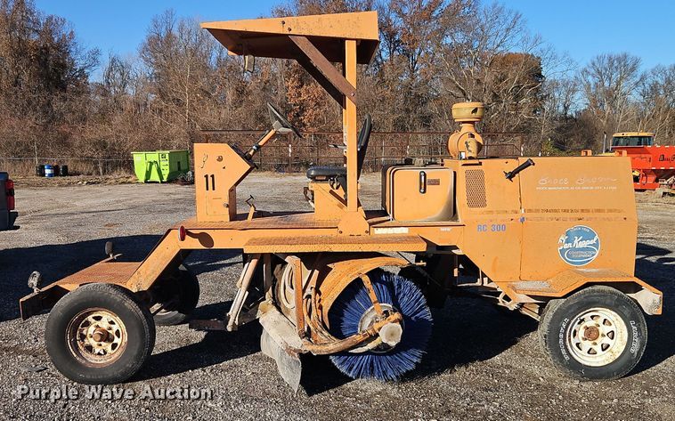 image for item EI8735 Broce RC300 broom