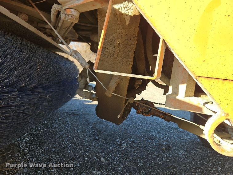 image for item EI8735 Broce RC300 broom