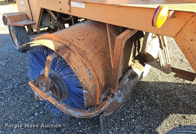 image for item EI8735 Broce RC300 broom