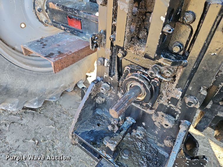 image for item EI8736 2006 Challenger MT525B MFWD tractor