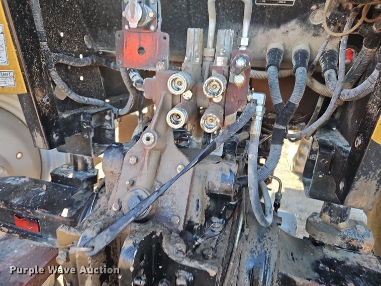 image for item EI8736 2006 Challenger MT525B MFWD tractor