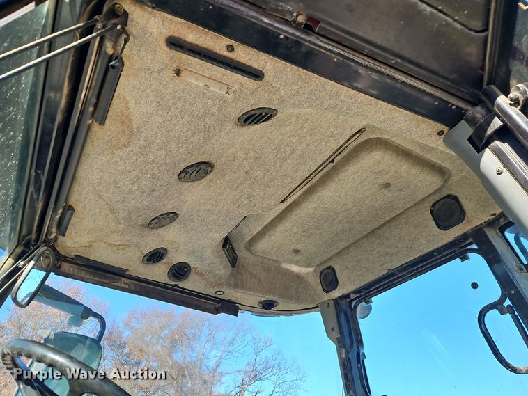 image for item EI8736 2006 Challenger MT525B MFWD tractor