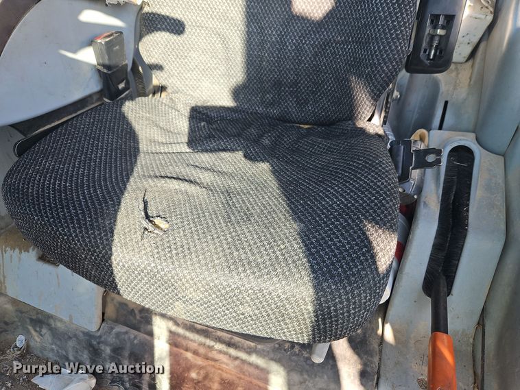 image for item EI8736 2006 Challenger MT525B MFWD tractor