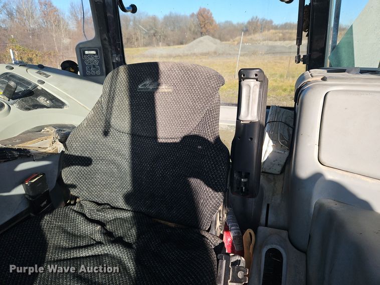 image for item EI8736 2006 Challenger MT525B MFWD tractor