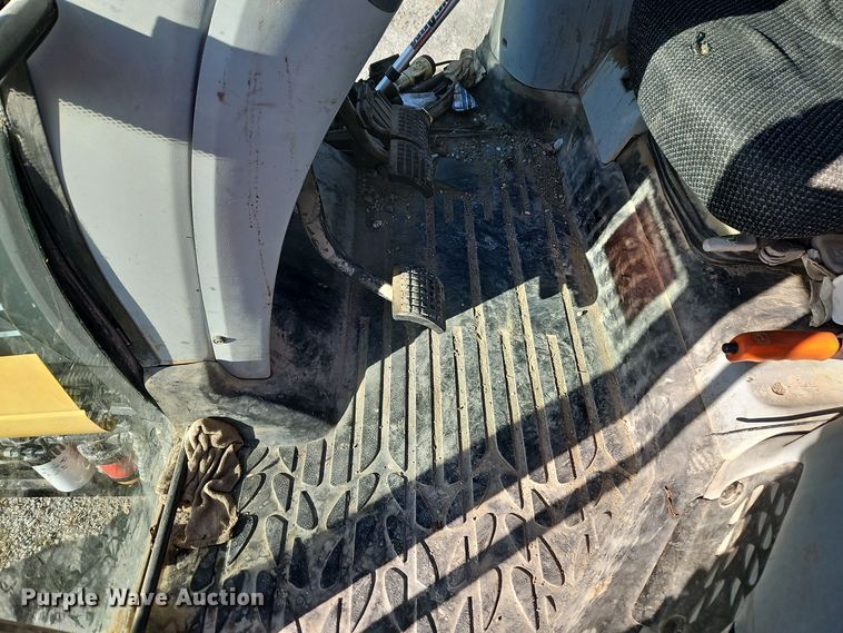 image for item EI8736 2006 Challenger MT525B MFWD tractor