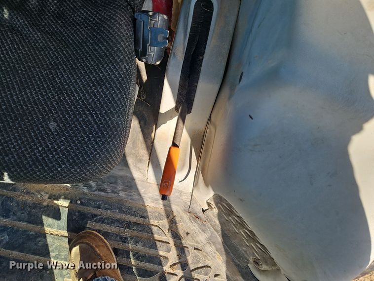 image for item EI8736 2006 Challenger MT525B MFWD tractor