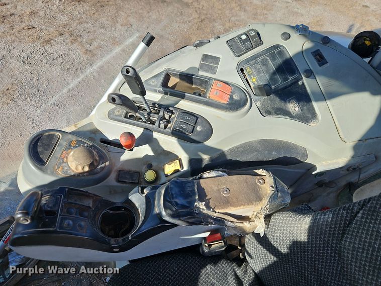 image for item EI8736 2006 Challenger MT525B MFWD tractor