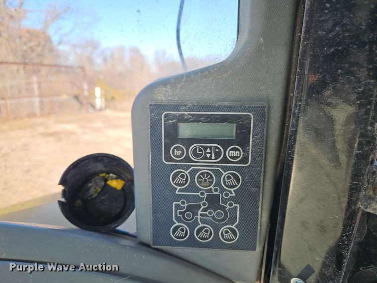 image for item EI8736 2006 Challenger MT525B MFWD tractor