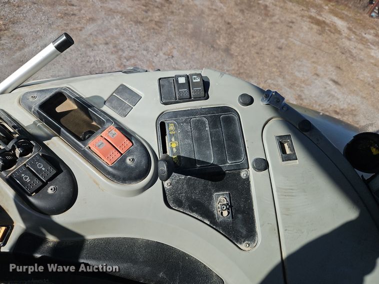 image for item EI8736 2006 Challenger MT525B MFWD tractor