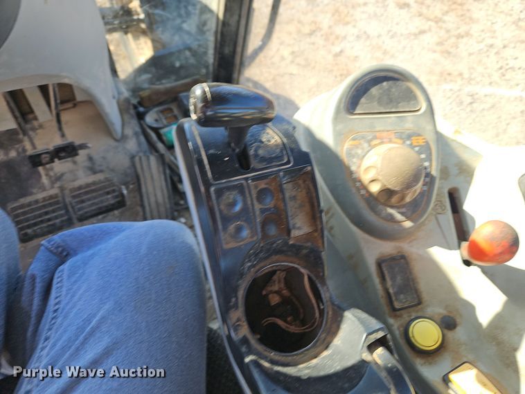 image for item EI8736 2006 Challenger MT525B MFWD tractor