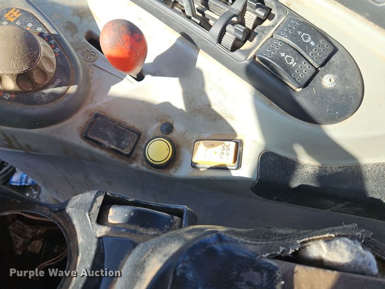 image for item EI8736 2006 Challenger MT525B MFWD tractor