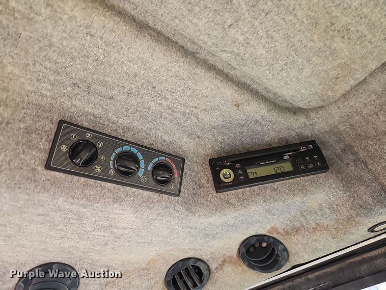 image for item EI8736 2006 Challenger MT525B MFWD tractor