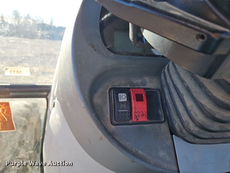 image for item EI8736 2006 Challenger MT525B MFWD tractor