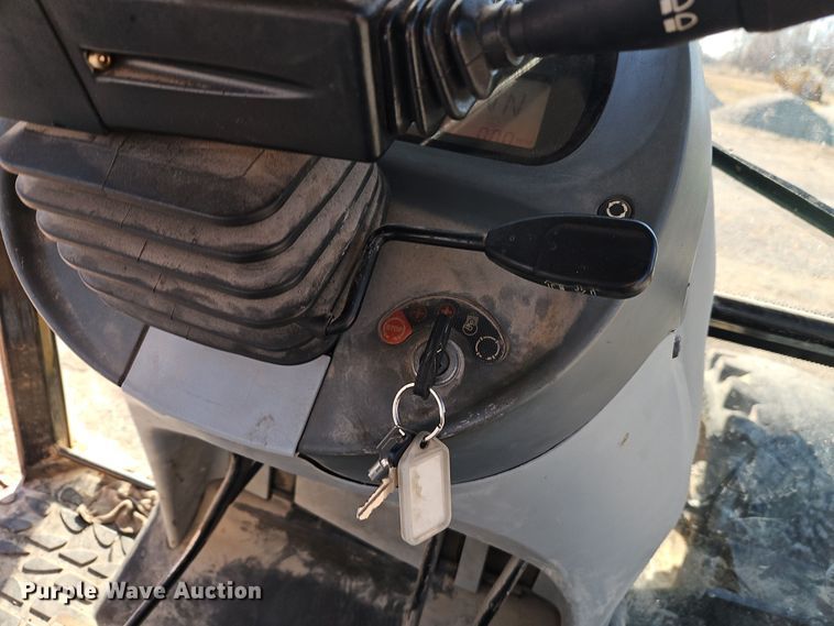 image for item EI8736 2006 Challenger MT525B MFWD tractor