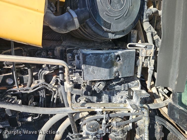 image for item EI8736 2006 Challenger MT525B MFWD tractor